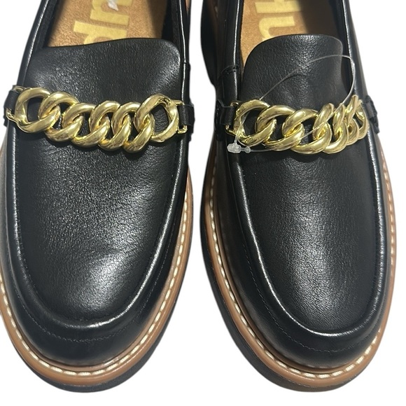 Hush Puppies Black Loafers with Gold Chain 100% leather Size 5.5 NWOB - Picture 7 of 8